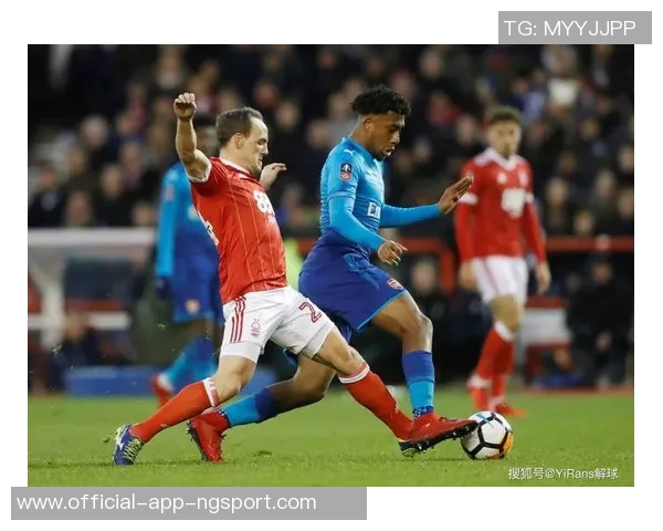 森林老板与贝尼特斯共赏奥林匹亚科斯对阵阿森纳精彩赛事