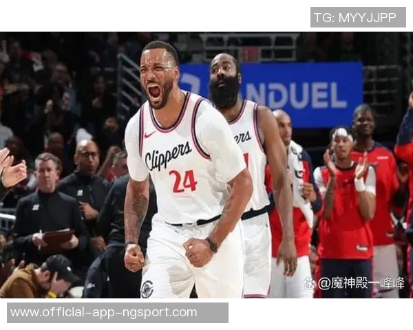 特雷墨菲半场表现抢眼11投6中斩获15分1篮板3抢断展现实力