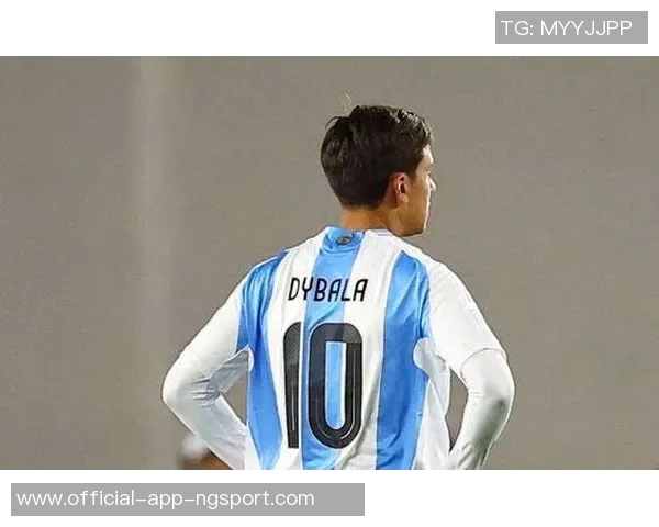 马特拉齐社交媒体分享帕雷德斯与迪巴拉签名球衣珍藏品