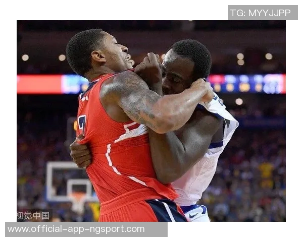 赛场竞争激烈阿门与阿尔瓦拉多冲突后握手言和展现体育精神