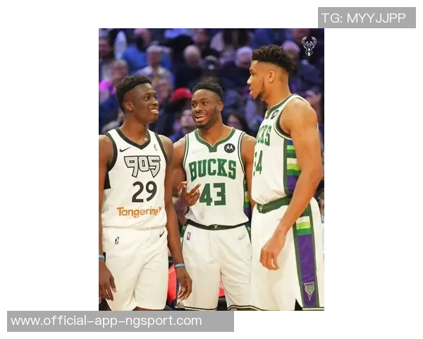 雄鹿队迎来历史时刻字母哥五弟亚历克斯签约双向合同