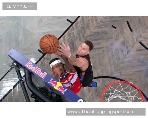 克拉克斯顿半场表现惊艳7中5贡献11分8板5助正负值高达22