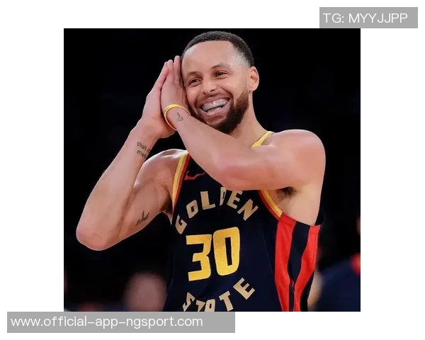 库里半场表现抢眼7投5中贡献14分2助攻三分球命中率高达60成为全队得分王