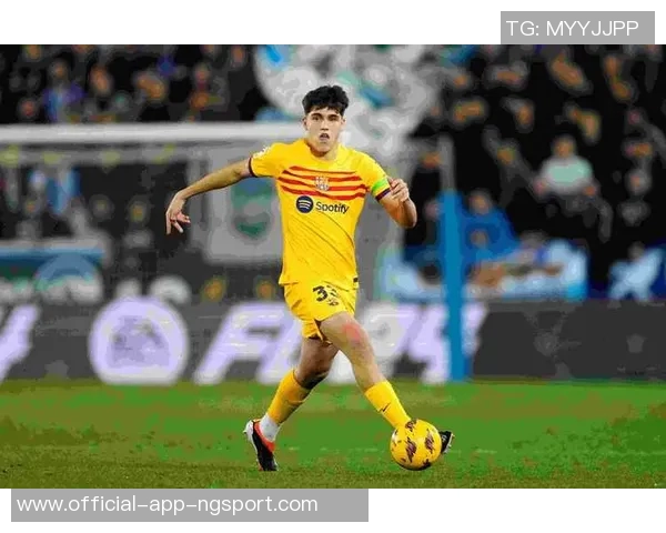 刚满18岁的小伙学驾照女友驾车送他去巴萨训练场 刚满18岁的小伙学驾照女友驾车送他去巴萨训练场