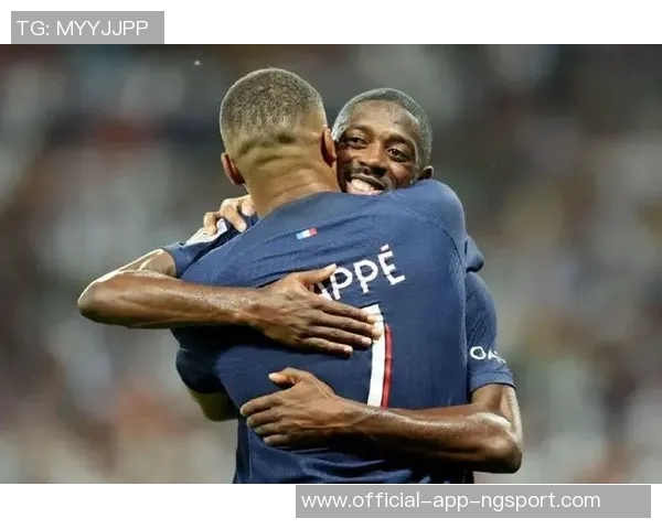 登贝莱荣归故里埃夫勒市展现金球奖荣耀回顾成长之路