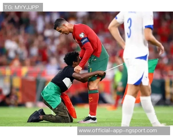 C罗禁区内精彩瞬间连连失误脚后跟射门因越位被判无效